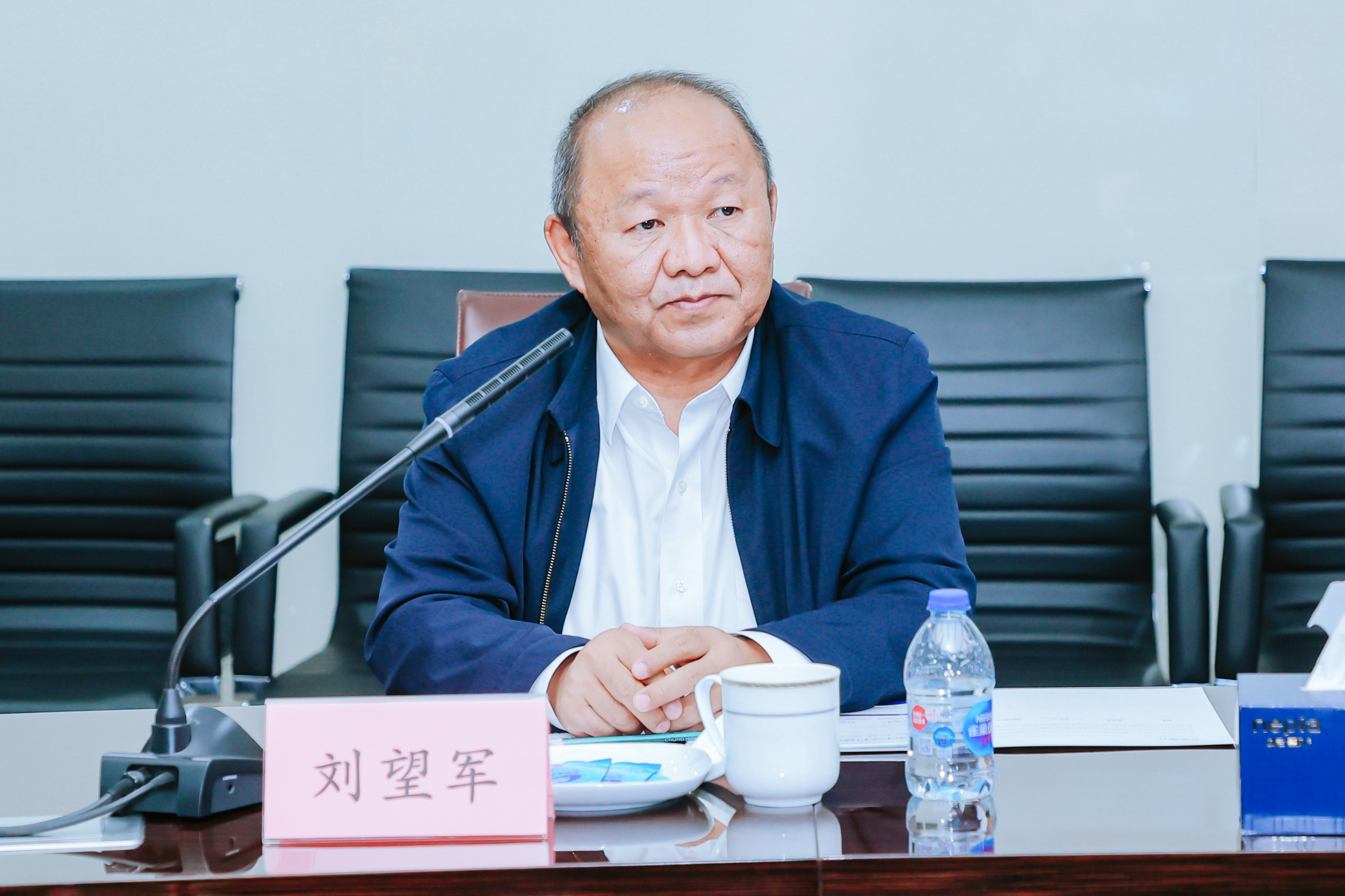 中國(guó)石化領(lǐng)導(dǎo)劉會(huì)友、張建闊一行蒞臨神開(kāi)參觀考察(圖6)